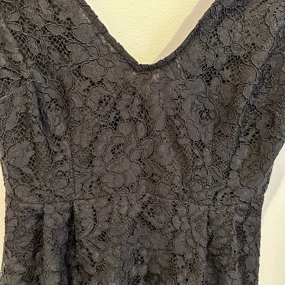 Black lace dress - Picture 2 of 4